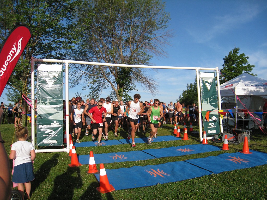 The Legend 10M 2009 015.jpg - The Legend, a nice 10 Mile trail race at Sleepy Hollow state park in Michigan. These are some pictures from the 2009 running of the race.